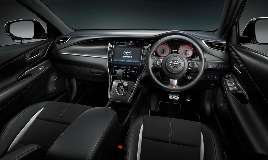 Торпедо Toyota Harrier GR Sport 2017 года  (фото 3 из 3)